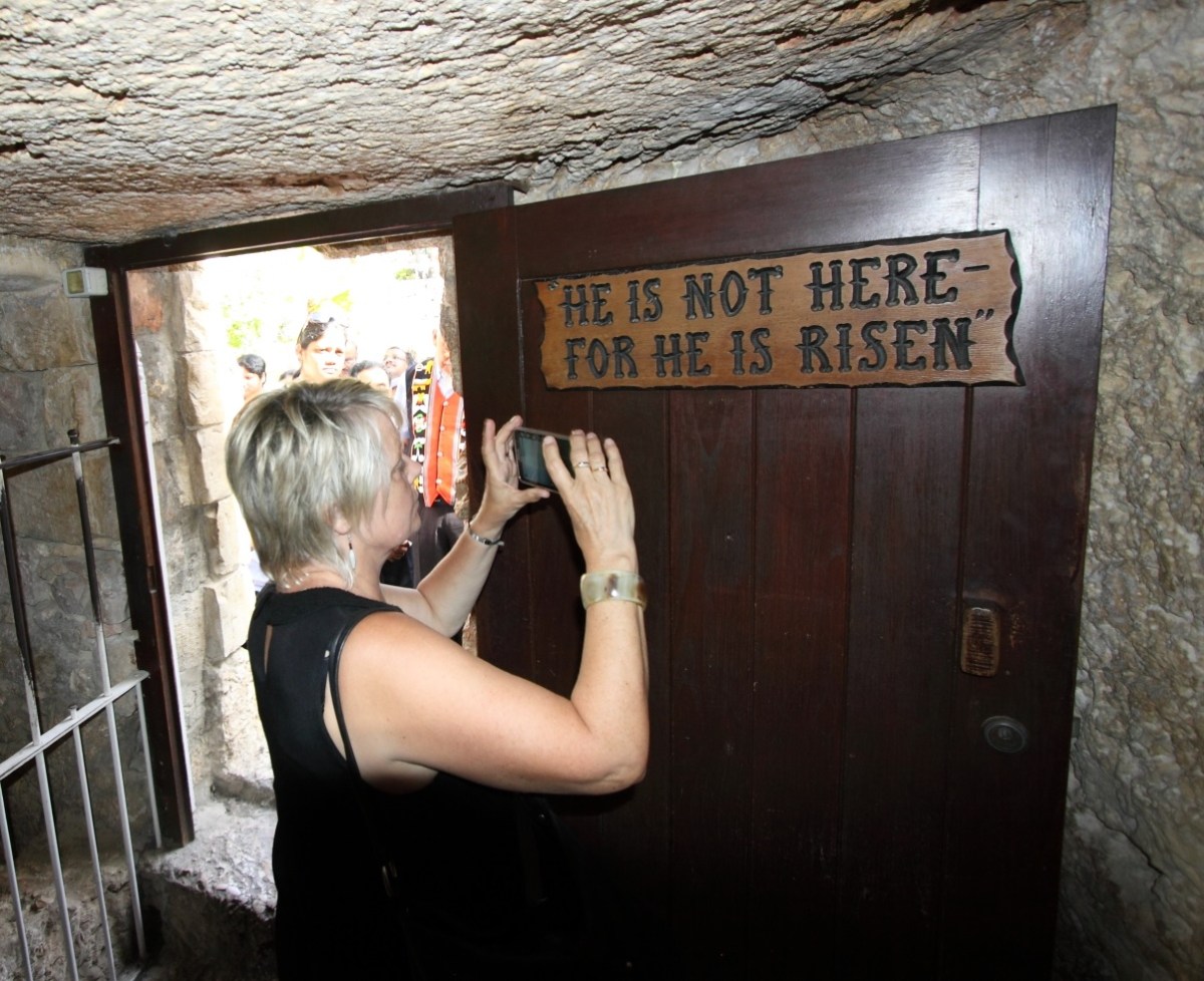 Risen and reigning (Matthew&nbsp;28:1-10)